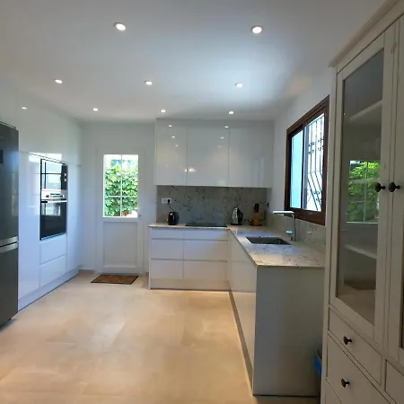 Newhappyhouse Victoria Villa *